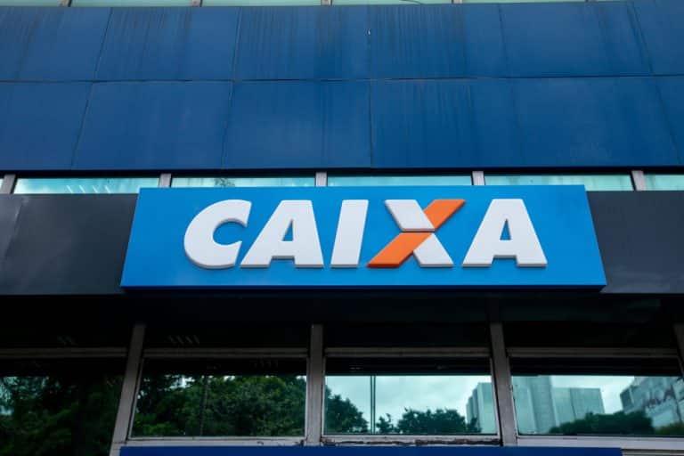Logo da Caixa Econômica Federal e análise da LARYA Financiamento Imobiliario