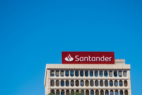Marca Santander e opções de crédito da LARYA Financiamento Imobiliario