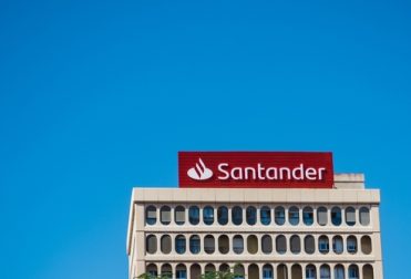 Marca Santander e opções de crédito da LARYA Financiamento Imobiliario